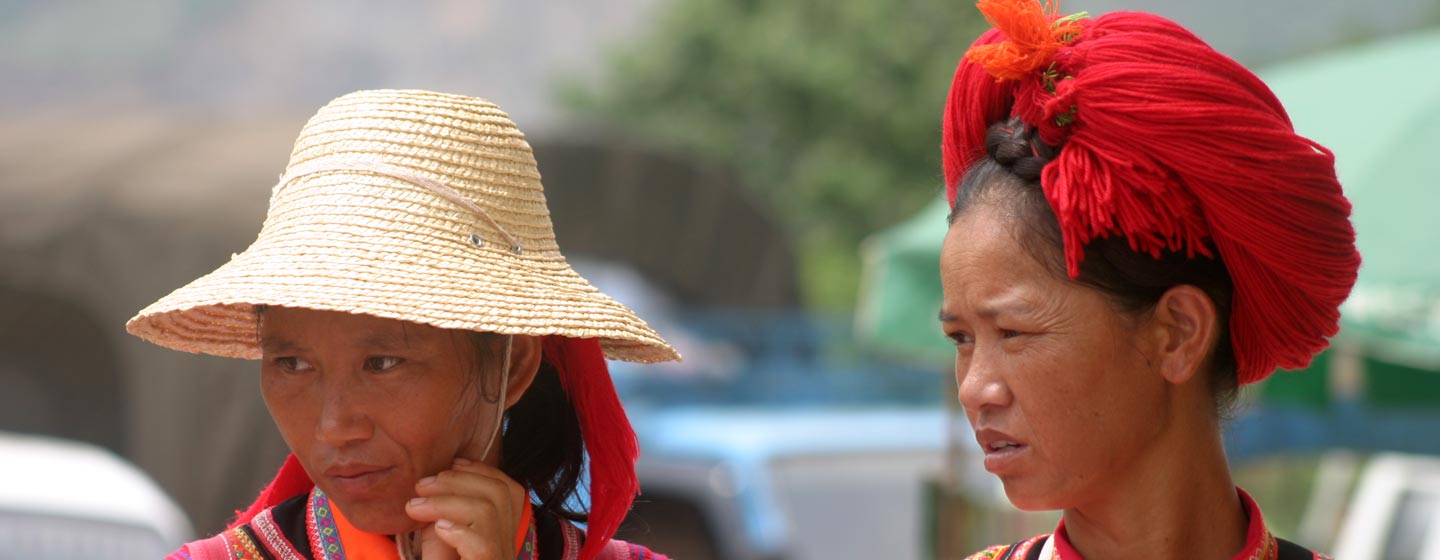 יונאן / סין - נשים בשוק שבטי