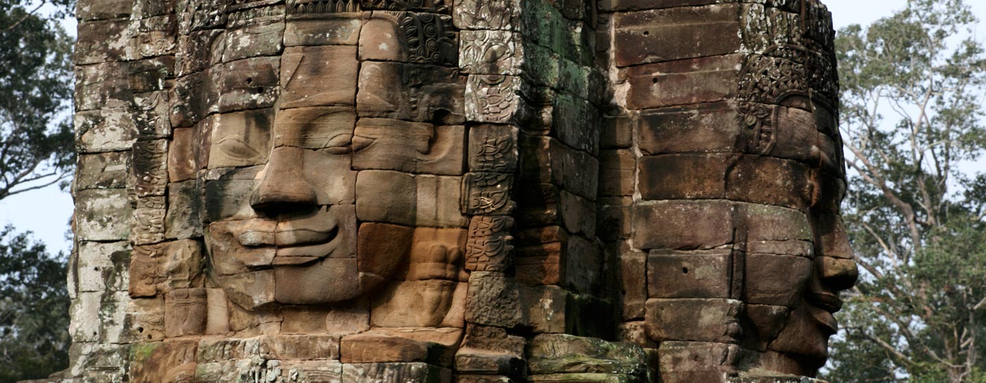 קמבודיה - מקדש באיון בחורבות אנגקור