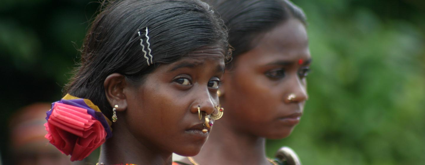 מזרח הודו - נערות בשוק של אחד השבטים באוריסה