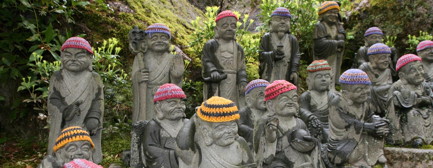 יפן - פסלי נזירים במנזר מכת שינגון