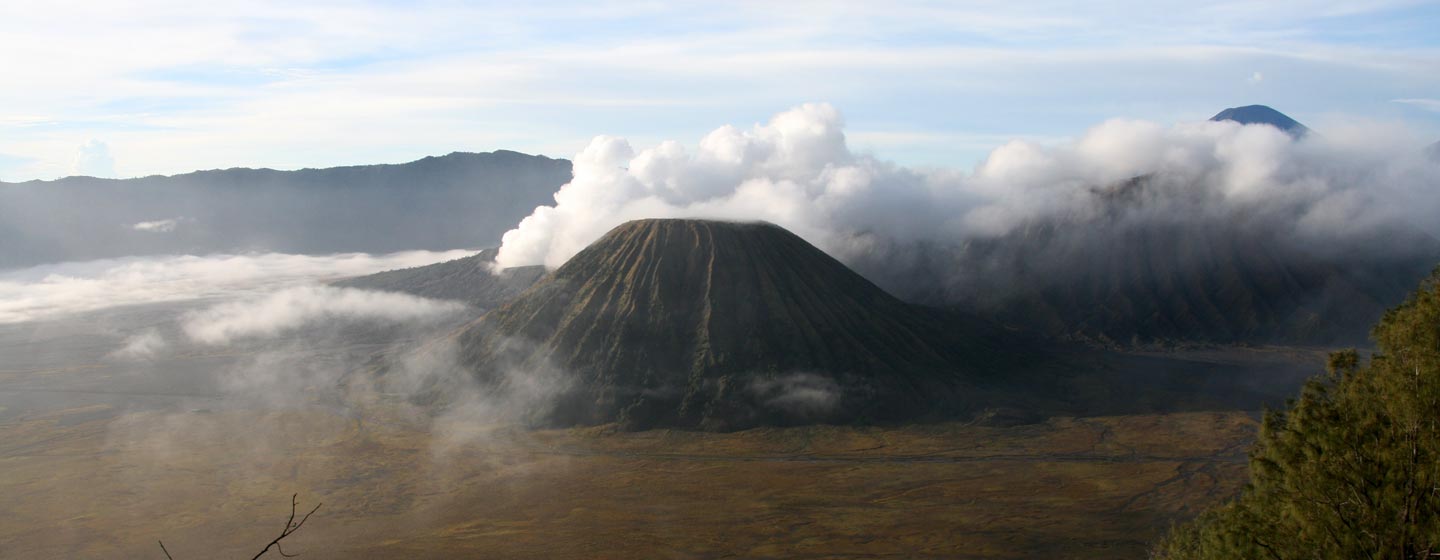 לוע מעשן בהר הגעש ברומו - מזרח ג'אווה | אינדונזיה