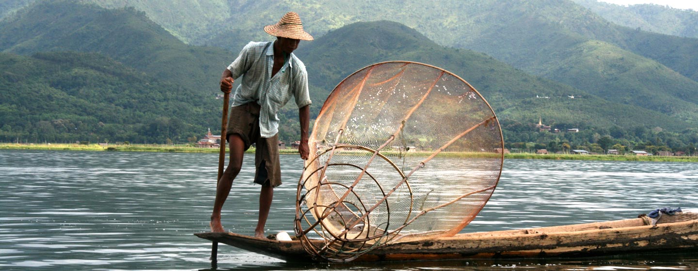 בורמה \ מיאנמר - דייג באגם אינלה