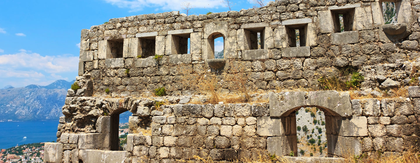 שרידים של מבצר במחוז קוטור, מונטנגרו