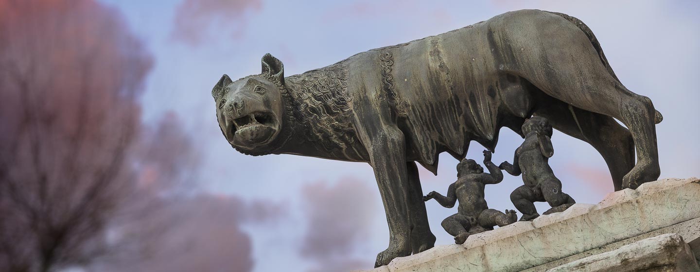 פסל הזאבה המיניקה את רומוס ורומולוס