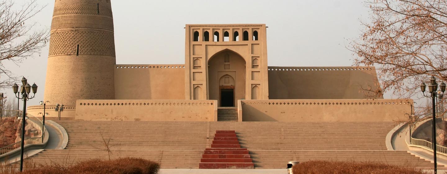 אמין מינאר בטורפאן. מבנה קבר המשמר סגנון ארכיקטוני אפגאני קדום