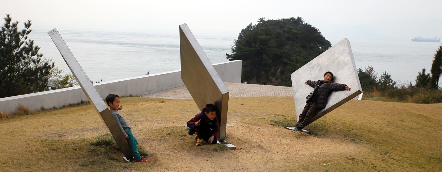 פסל סביבתי באי נאושימה, הים הפנימי, יפן