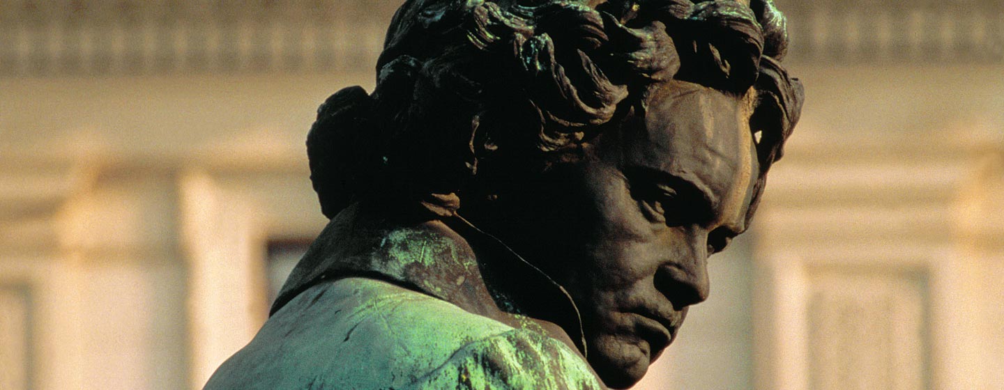 פסלו של בטהובן בווינה