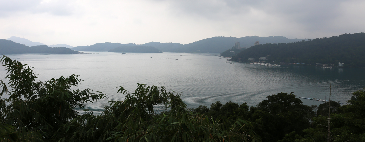 אגם השמש והירח