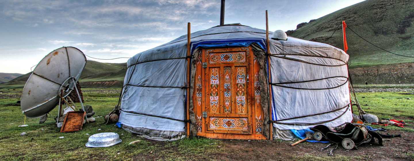 גר, האוהל המשמש את הנוודים המונגולים בנדודיהם בערבות האינסופיות של מונגוליה