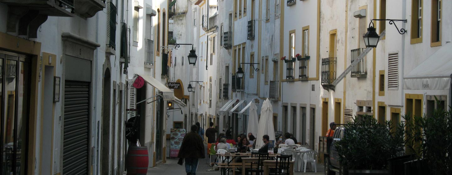 פורטוגל - סמטאות בעיירה אבורה