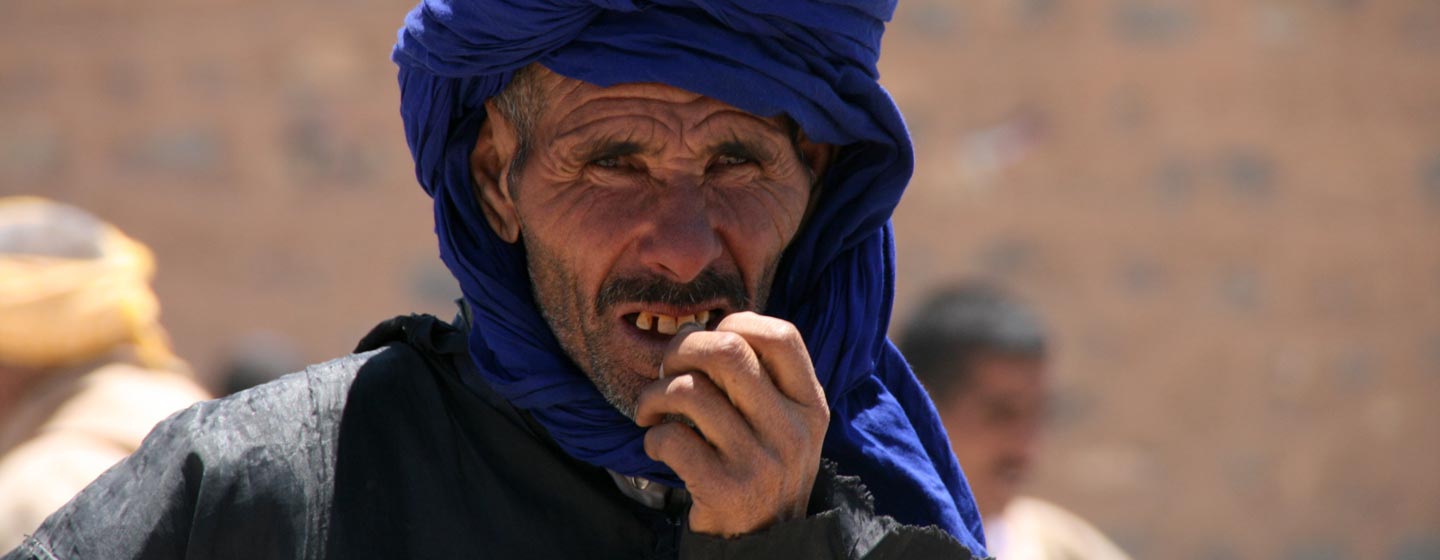 גבר ברברי בשוק בהרי האטלס הגבוה במרוקו