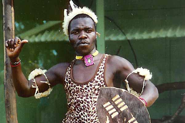 בן לשבט הזולו, הקבוצה האתנית הגדולה בדרום אפריקה | צילום: Ernmuhl