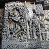 האל קרישנה חקוק על קירותיו של מקדש האלביד, קרנאטקה, הודו