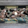 שלושת הקופים, גילוף עץ וציפוי לאקאוור. מואזוליאום טוקגאווה, ניקו, יפן